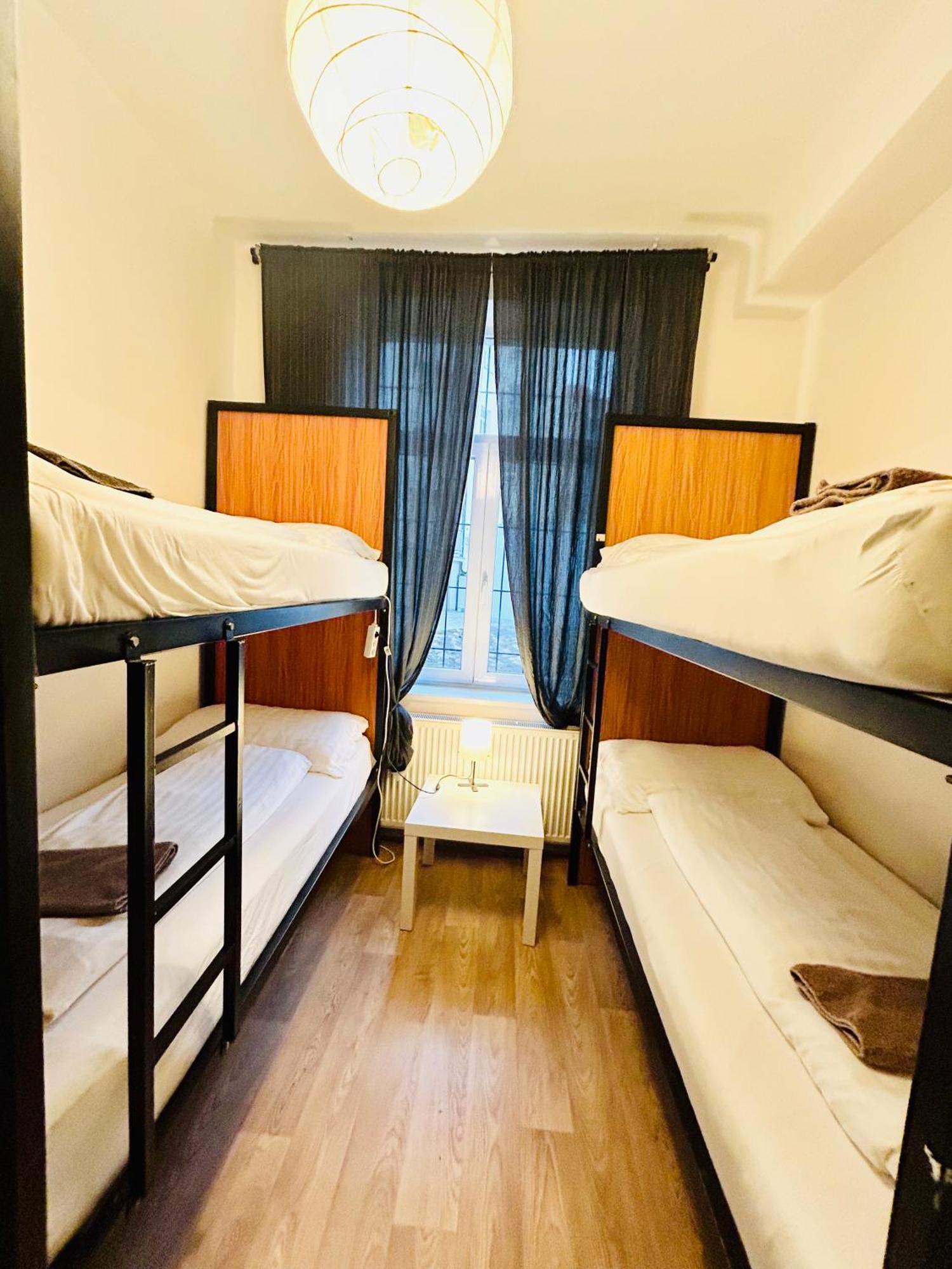 Happy Hostel In Centrum Praha Bagian luar foto